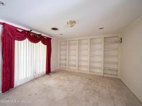 Living - 5251 Old Canton Rd, Jackson, MS 39211 photo 3 of 3