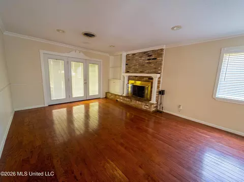Living - 5251 Old Canton Rd, Jackson, MS 39211 photo 1 of 3
