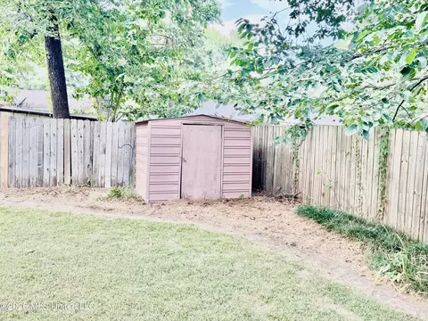 Exterior - 2558 Upper Dr, Pearl, MS 39208 photo 9 of 12
