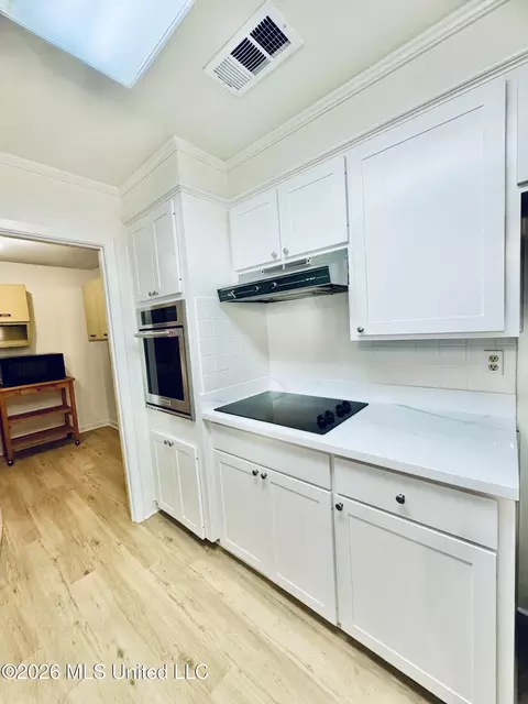 Kitchen - 2558 Upper Dr, Pearl, MS 39208 photo 3 of 8