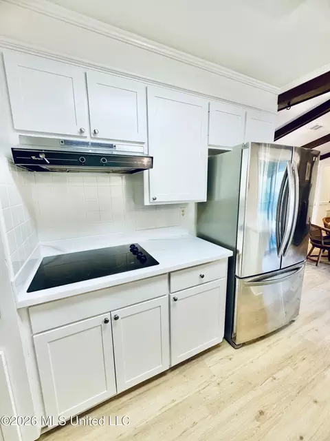Kitchen - 2558 Upper Dr, Pearl, MS 39208 photo 6 of 8