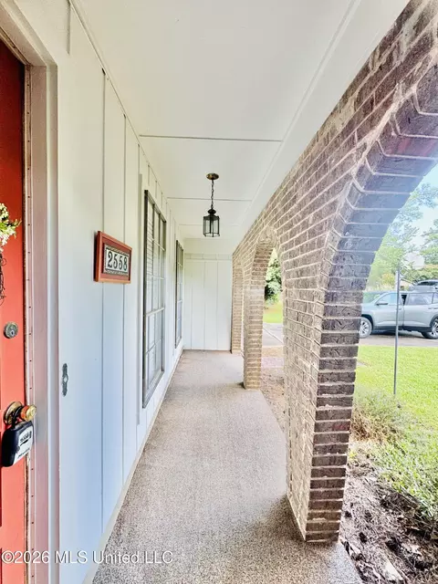 Exterior - 2558 Upper Dr, Pearl, MS 39208 photo 7 of 12
