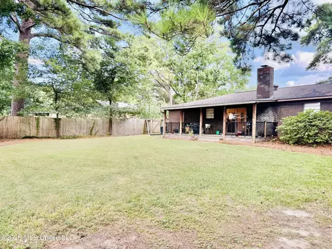 Exterior - 2558 Upper Dr, Pearl, MS 39208 photo 10 of 12