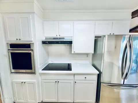 Kitchen - 2558 Upper Dr, Pearl, MS 39208 photo 8 of 8