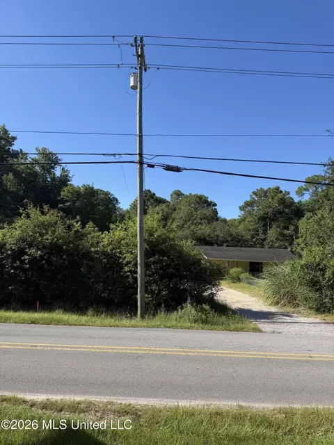 8120 Daisy Vestry Rd, Biloxi, MS 39532