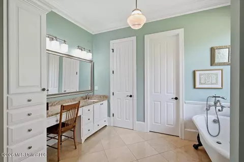 Bath - 134 Lake Hill Dr, Flora, MS 39071 photo 2 of 5
