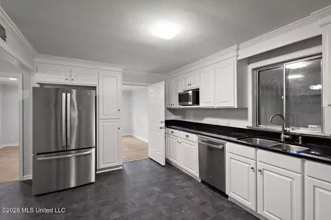 Kitchen - 1431 Sheffield Dr, Jackson, MS 39211 photo 2 of 2