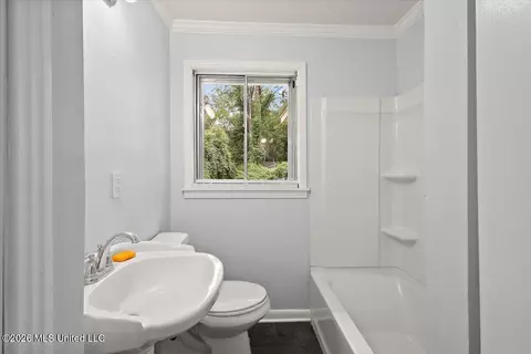 Bath - 1431 Sheffield Dr, Jackson, MS 39211 photo 3 of 3