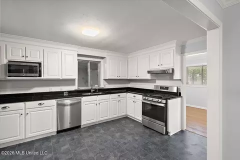 Kitchen - 1431 Sheffield Dr, Jackson, MS 39211 photo 1 of 2