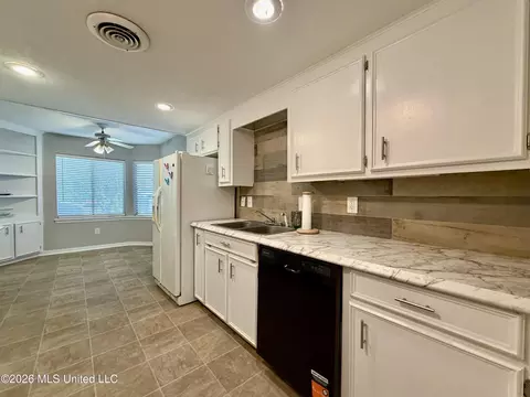 Kitchen - 59 Shore Dr, Clinton, MS 39056 photo 4 of 11