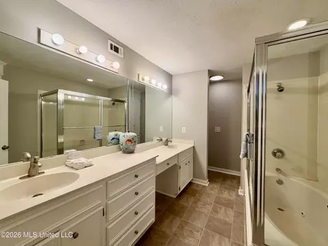 Bath - 59 Shore Dr, Clinton, MS 39056 photo 2 of 4