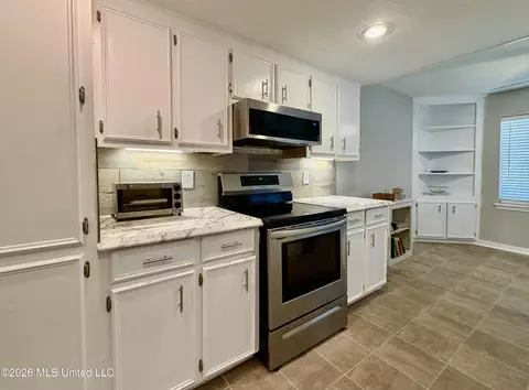 Kitchen - 59 Shore Dr, Clinton, MS 39056 photo 7 of 11