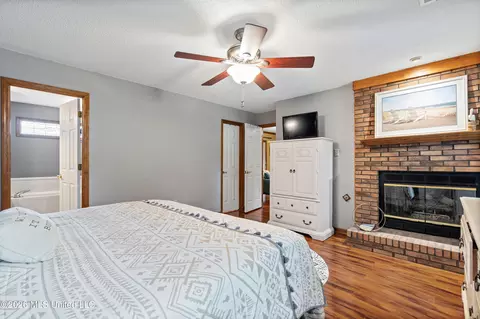 Bedroom - 4860 Maple Hill Dr, Nesbit, MS 38651 photo 2 of 4
