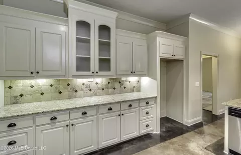 Kitchen - 511 Willow Valley Cir, Brandon, MS 39047 photo 6 of 6