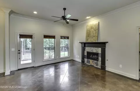 Living - 511 Willow Valley Cir, Brandon, MS 39047 photo 3 of 5