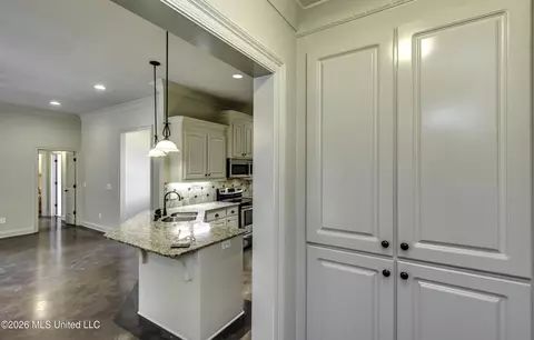 Entry Way - 511 Willow Valley Cir, Brandon, MS 39047 photo 2 of 2