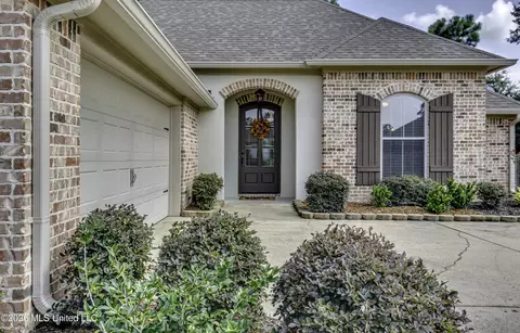 Exterior - 511 Willow Valley Cir, Brandon, MS 39047 photo 3 of 13