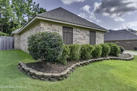Exterior - 511 Willow Valley Cir, Brandon, MS 39047 photo 5 of 13