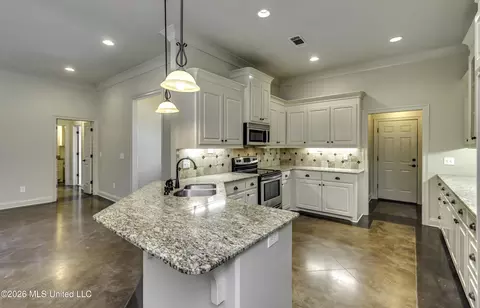 Kitchen - 511 Willow Valley Cir, Brandon, MS 39047 photo 2 of 6