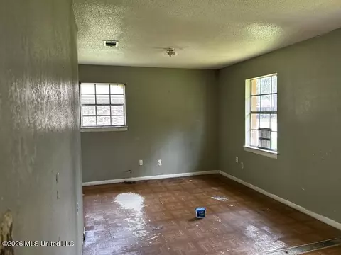 Living - 4118 Washington Dr, Moss Point, MS 39563 photo 4 of 4