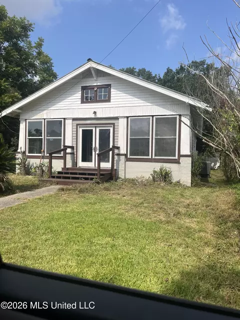 1127 Amar St, Waveland, MS 39576