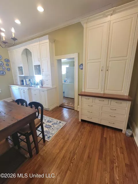 Kitchen - 910 Washington St, Natchez, MS 39120 photo 1 of 2