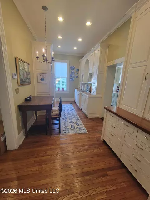 Kitchen - 910 Washington St, Natchez, MS 39120 photo 2 of 2