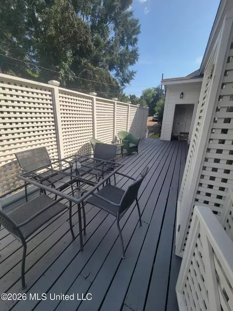Exterior - 910 Washington St, Natchez, MS 39120 photo 2 of 2