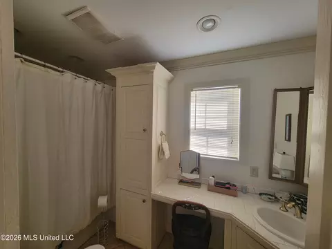 Bath - 910 Washington St, Natchez, MS 39120 photo 1 of 3