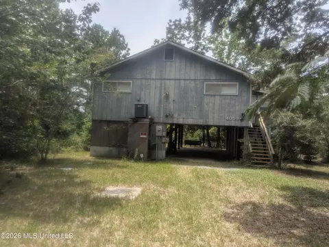 4059 Maui Rd, Pearlington, MS 39572