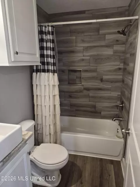 Bath - 1395 Oliver Dr, Forest, MS 39074 photo 1 of 3