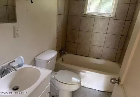 Bath - 2747 Emerald Dr, Jackson, MS 39212 photo 1 of 1