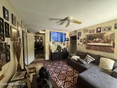 Living - 3014 Woodview Dr, Jackson, MS 39212 photo 1 of 1
