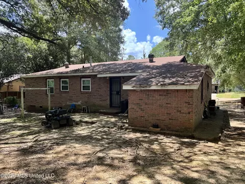 Exterior - 3014 Woodview Dr, Jackson, MS 39212 photo 6 of 6