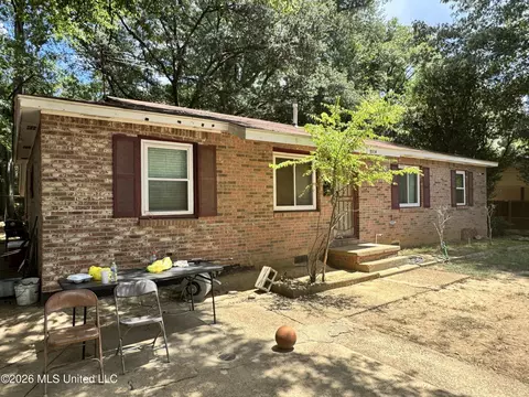 Exterior - 3014 Woodview Dr, Jackson, MS 39212 photo 3 of 6