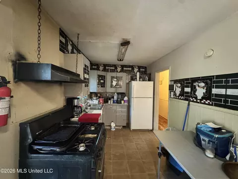Kitchen - 3014 Woodview Dr, Jackson, MS 39212 photo 1 of 1