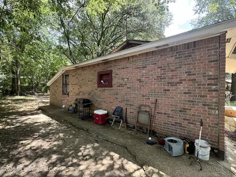 Exterior - 3014 Woodview Dr, Jackson, MS 39212 photo 4 of 6