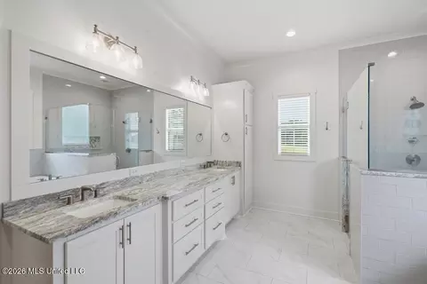 Bath - 901 Sharon Rd, Canton, MS 39046 photo 2 of 7