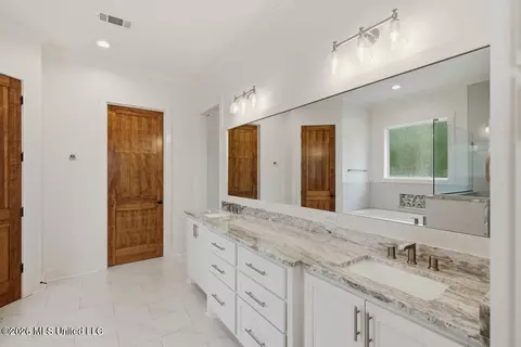 Bath - 901 Sharon Rd, Canton, MS 39046 photo 3 of 7