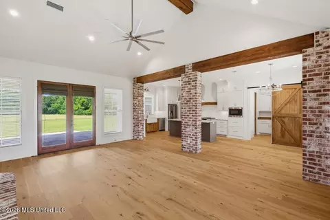 Living - 901 Sharon Rd, Canton, MS 39046 photo 3 of 3