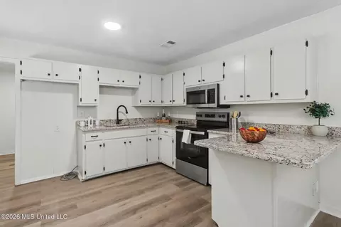 Kitchen - 3513 Hemlock Ave, Moss Point, MS 39563 photo 1 of 2
