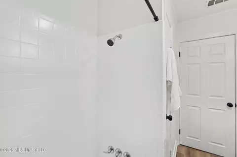 Bath - 3513 Hemlock Ave, Moss Point, MS 39563 photo 3 of 3