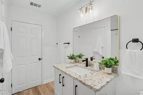 Bath - 3513 Hemlock Ave, Moss Point, MS 39563 photo 2 of 3