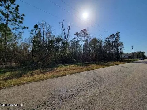 lot15 18 Tombigbee St, Waveland, MS 39576