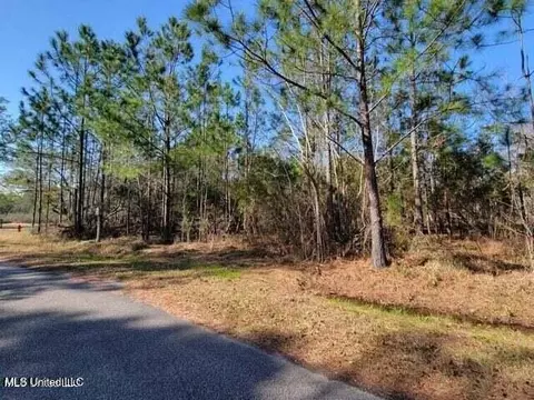 0 Wolf St, Waveland, MS 39576