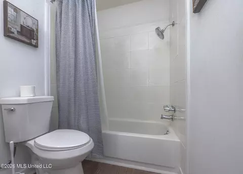 Bath - 3405 Forest Hill Rd, Jackson, MS 39212 photo 2 of 6