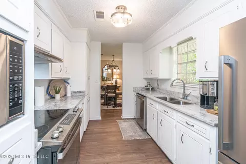 Kitchen - 3405 Forest Hill Rd, Jackson, MS 39212 photo 4 of 4