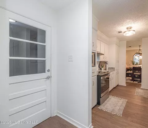 Entry Way - 3405 Forest Hill Rd, Jackson, MS 39212 photo 2 of 3