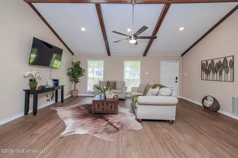 Living - 3405 Forest Hill Rd, Jackson, MS 39212 photo 2 of 2