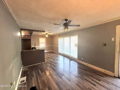 Living - 3165 Oak Forest Dr, Jackson, MS 39212 photo 1 of 3